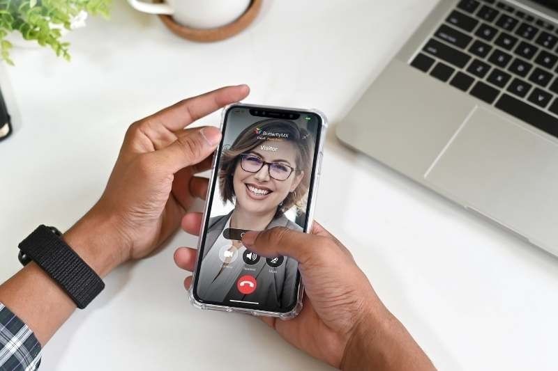 the best gate intercom system uses a camera to make video calls