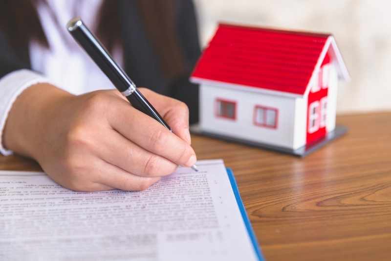 signing a lease renewal