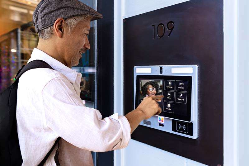 guest using best visitor management system