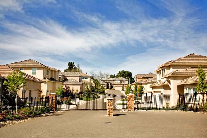 Horizontal multifamily communities consists of over 100 single-family rental homes.