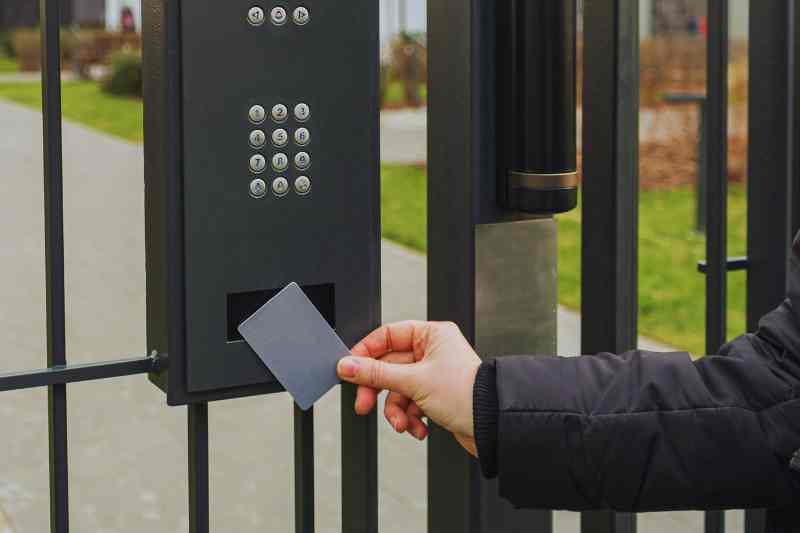 An example of a gate intercom keypad being used. 