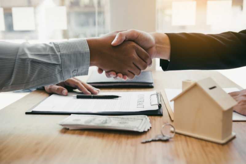 leasing agent handshake with prospect
