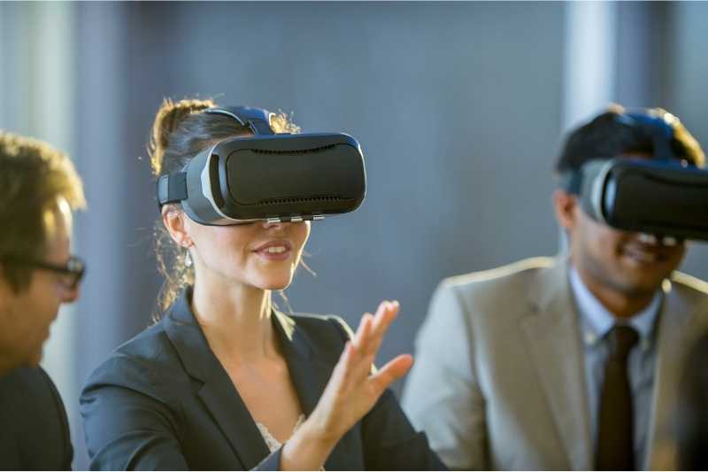 virtual reality in real estate provides virtual tours for prospective residents to experience