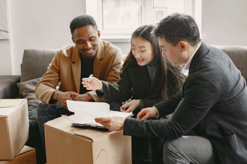 apartment leads signing documents