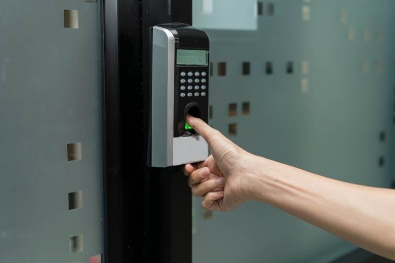 scanning fingerprint on biometric door lock