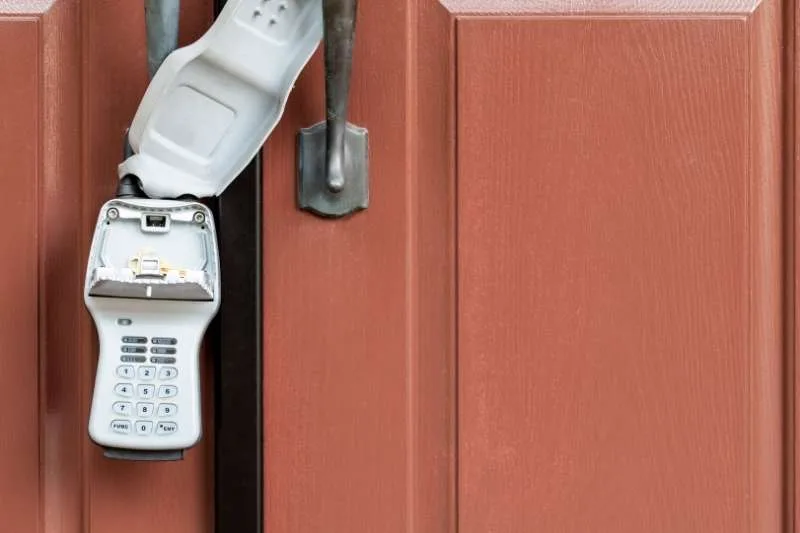 Combination Lock Box: Key Storage Boxes and Safes Pros & Cons