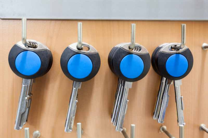 smart key management systems track multiple keys to simplify visitor management