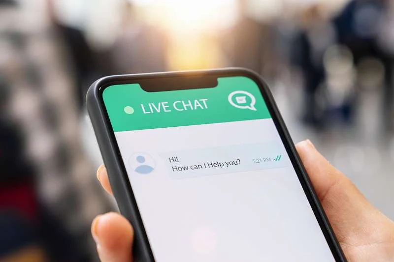 chatbot live chat component of an ai leasing assistant