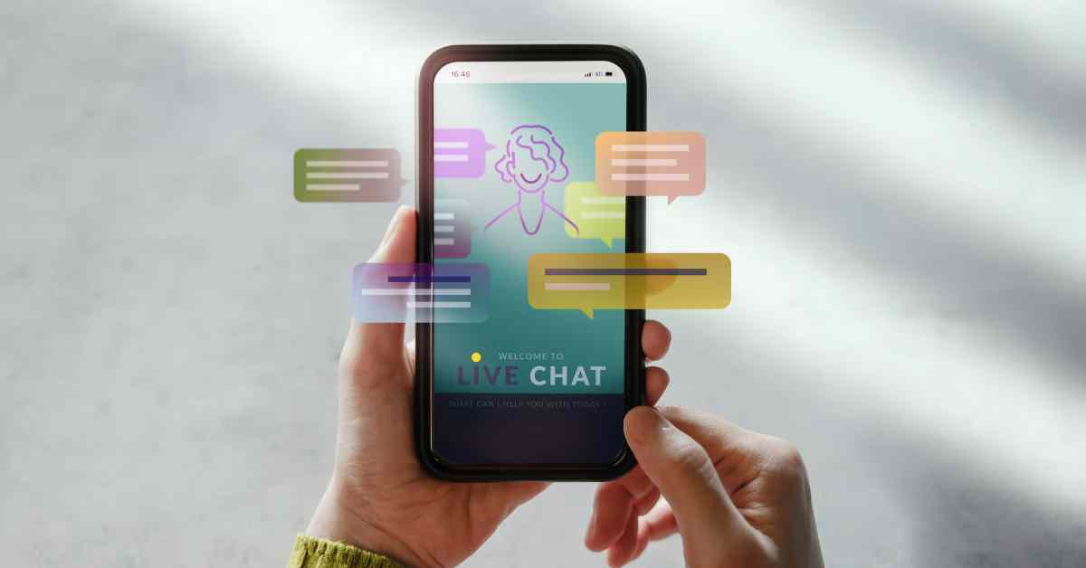 5 Best Real Estate Chatbots & How They Work