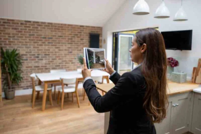 Real estate conducting a virtual leasing tour.