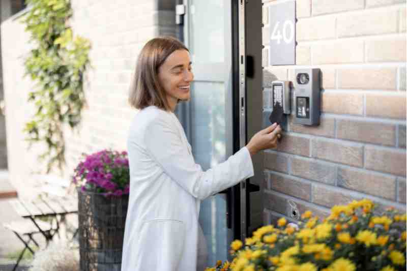unlocking electronic latches with key card