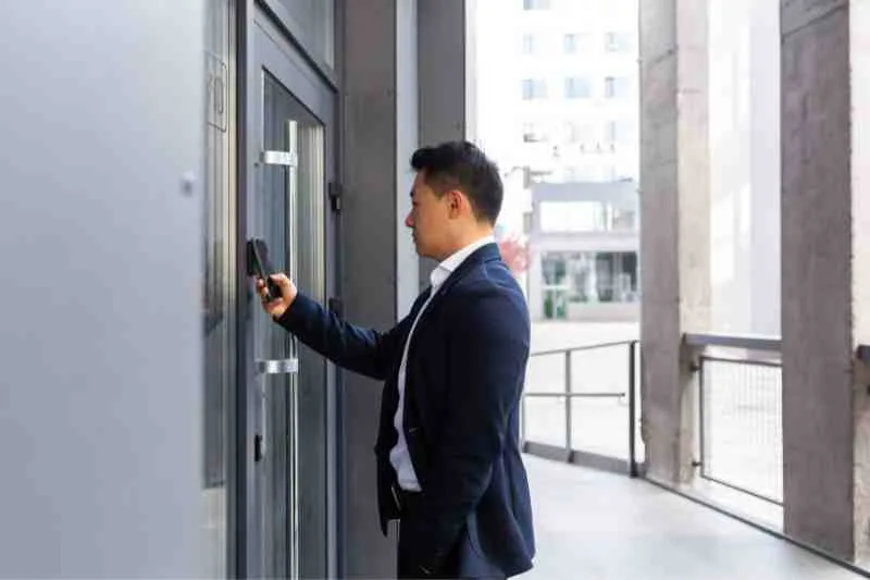 Man unlocks door with an apartment gate opener app.