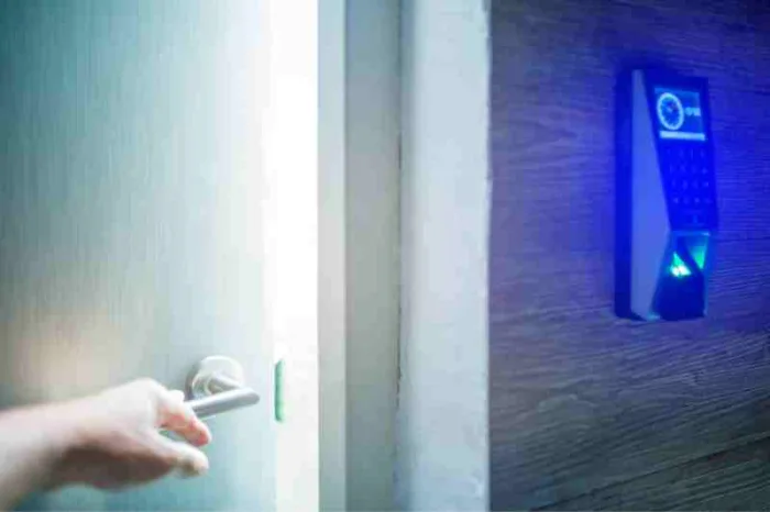 Employee using attribute based access control.