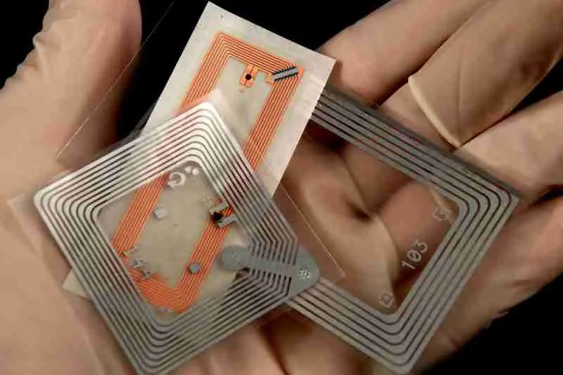 How Do Long-Range RFID Skimmers Work? Guide to Protecting Yourself