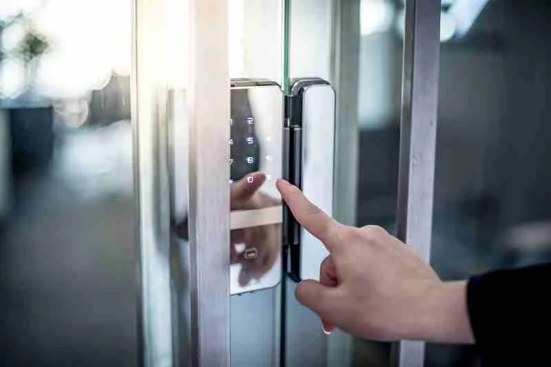 Mantrap Doors in Access Control: Definition and Use Cases