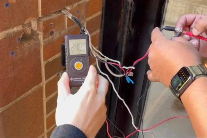 installer tests the current power and ethernet connections