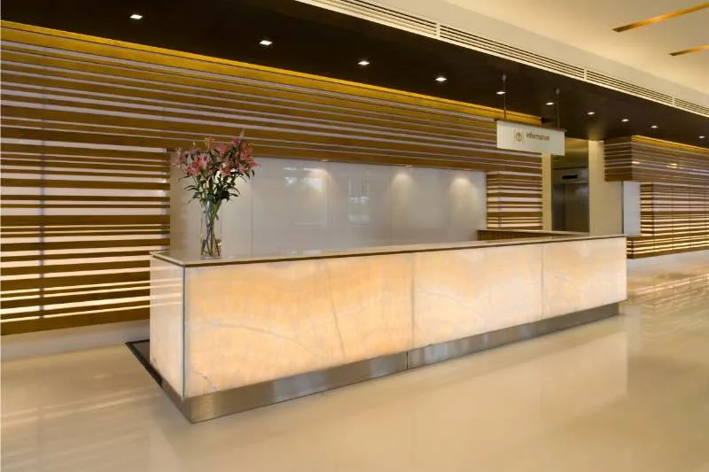 Apartment Reception: Should You Hire A Front Desk Attendee?