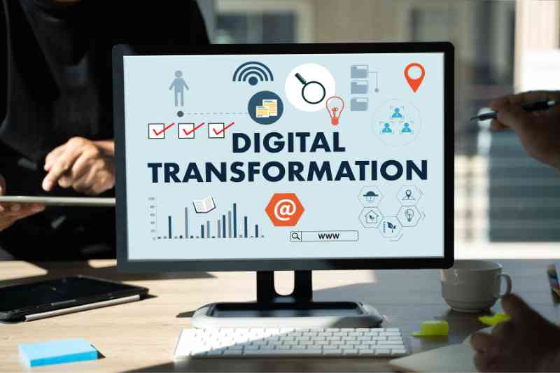 Real Estate Digital Transformation: 10 Examples & Technologies