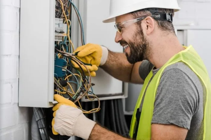 Certified installer fixes an intercom that's not working.