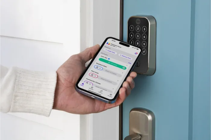 Resident uses the ButterflyMX Yale offline lock integration to unlock their unit door.